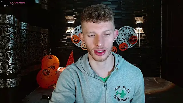 Snapshot of andrewxbi chatting on October 24, 11:23 am andrewxbi online show from October 24, 11:23 am