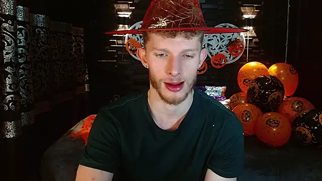 Snapshot of andrewxbi chatting on October 19, 8:34 pm andrewxbi online show from October 19, 8:34 pm