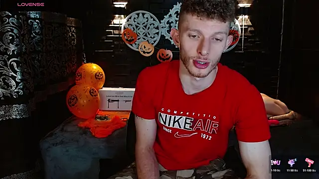 Snapshot of andrewxbi chatting on October 26, 11:45 am andrewxbi online show from October 26, 11:45 am