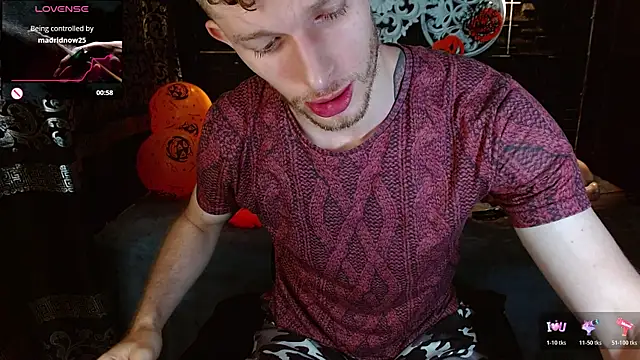 Snapshot of andrewxbi chatting on October 25, 11:34 am andrewxbi online show from October 25, 11:34 am