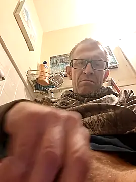 Snapshot of moasslicker chatting on October 9, 5:23 am moasslicker online show from October 9, 5:23 am