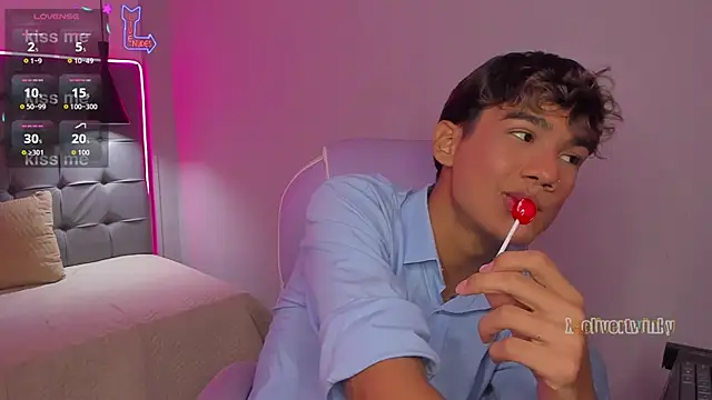 OliverTwinky online show from February 6, 9:55 pm