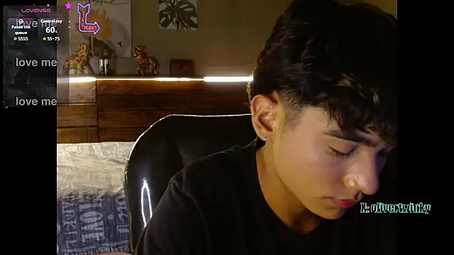 OliverTwinky online show from February 20, 4:20 pm