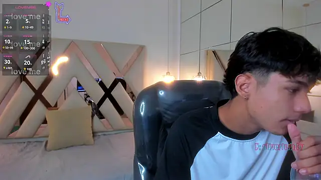 OliverTwinky online show from February 19, 3:08 pm