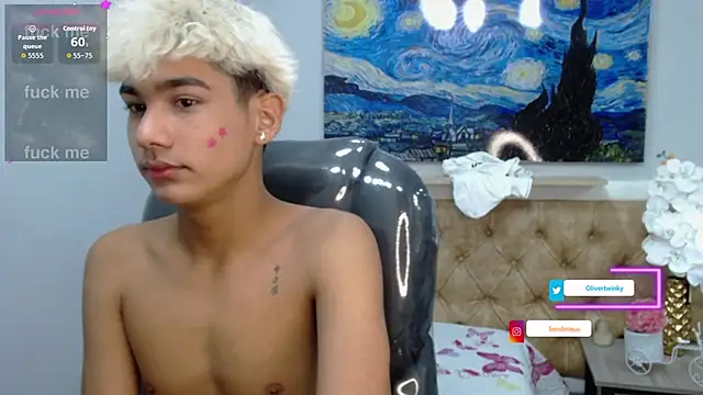 Snapshot of OliverTwinky chatting on September 30, 9:18 pm OliverTwinky online show from September 30, 9:18 pm