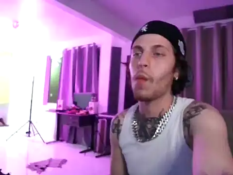 Snapshot of bigrosa21cm chatting on October 31, 11:30 pm bigrosa21cm online show from October 31, 11:30 pm