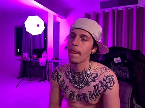 Snapshot of bigrosa21cm chatting on October 25, 10:22 pm bigrosa21cm online show from October 25, 10:22 pm