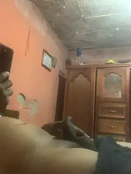 luuiss12 online show from April 29, 8:08 am