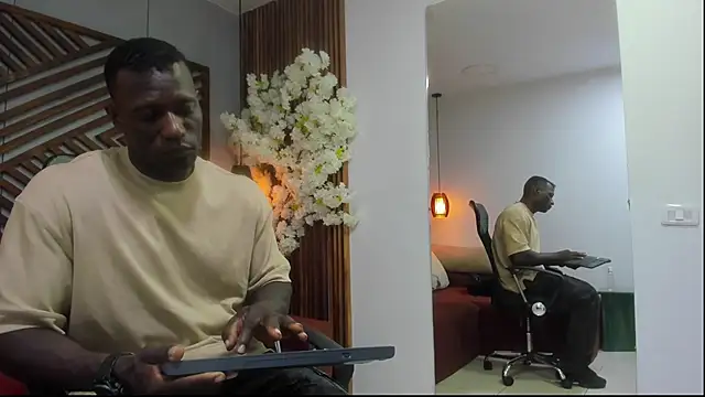 Snapshot of MarcusBlack_ chatting on October 6, 11:37 am MarcusBlack online show from October 6, 11:37 am