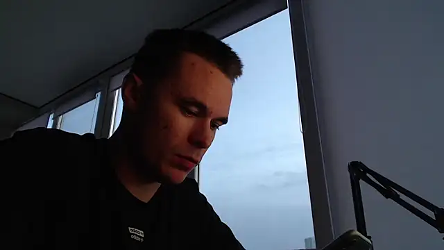 Snapshot of FreddyBredi chatting on October 9, 1:38 pm FreddyBredi online show from October 9, 1:38 pm