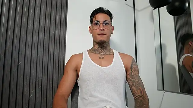 Snapshot of AxelVilla_ chatting on September 26, 8:06 pm AxelVilla online show from September 26, 8:06 pm