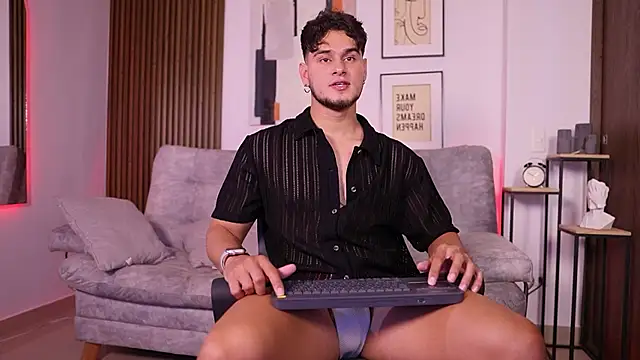 Snapshot of DaviesBrown chatting on October 3, 8:58 pm DaviesBrown online show from October 3, 8:58 pm