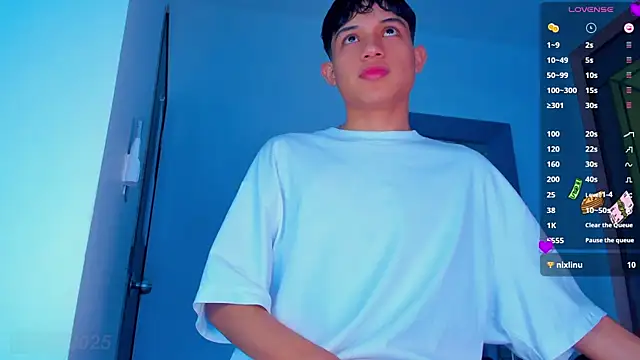 Snapshot of Sebax_Young chatting on October 26, 9:28 pm Sebax Young online show from October 26, 9:28 pm