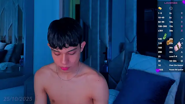 Snapshot of Sebax_Young chatting on October 25, 8:43 pm Sebax Young online show from October 25, 8:43 pm