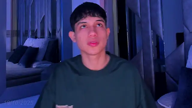 Snapshot of Sebax_Young chatting on October 19, 8:34 pm Sebax Young online show from October 19, 8:34 pm