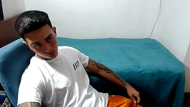 Snapshot of santii_ss chatting on September 29, 11:33 pm santii ss online show from September 29, 11:33 pm