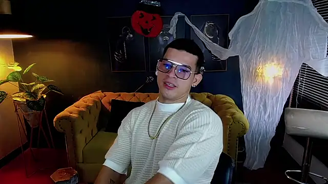 ethan rodgers online show from October 30, 8:10 pm