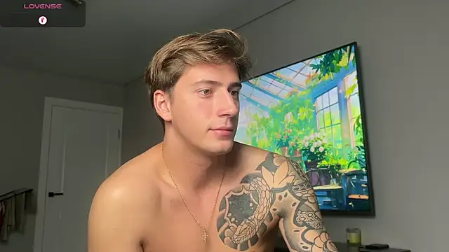 Snapshot of DaniHort chatting on October 29, 7:44 am DaniHort online show from October 29, 7:44 am