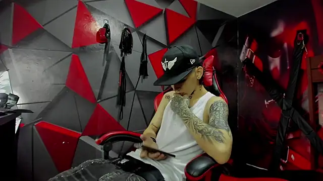 Snapshot of StraightBoy_Nick chatting on September 21, 5:51 am StraightBoy Nick online show from September 21, 5:51 am