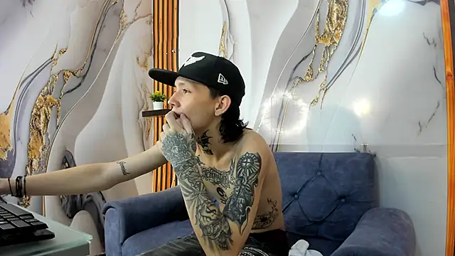 Snapshot of StraightBoy_Nick chatting on September 14, 5:09 am StraightBoy Nick online show from September 14, 5:09 am