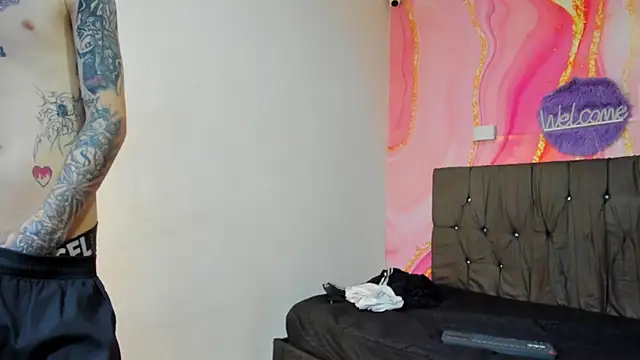 Snapshot of StraightBoy_Nick chatting on October 3, 8:47 pm StraightBoy Nick online show from October 3, 8:47 pm