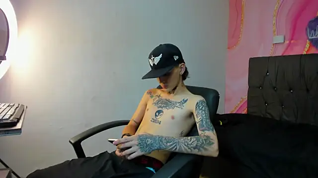 Snapshot of StraightBoy_Nick chatting on October 2, 8:35 pm StraightBoy Nick online show from October 2, 8:35 pm