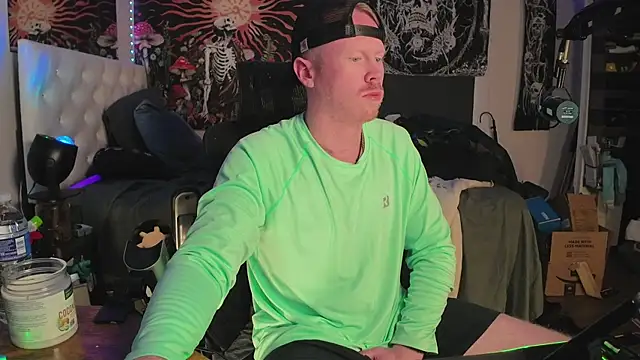 Snapshot of twunkdean chatting on October 19, 8:01 pm twunkdean online show from October 19, 8:01 pm