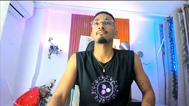 Snapshot of Darwin_mayo chatting on October 13, 5:30 pm Darwin mayo online show from October 13, 5:30 pm