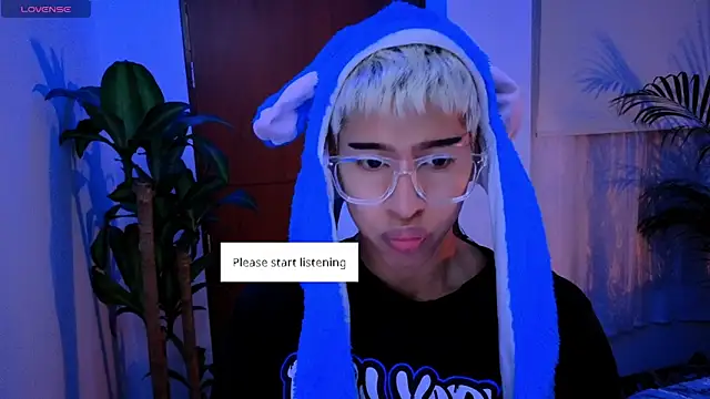 Snapshot of taichi_bluy chatting on October 2, 4:16 am taichi bluy online show from October 2, 4:16 am