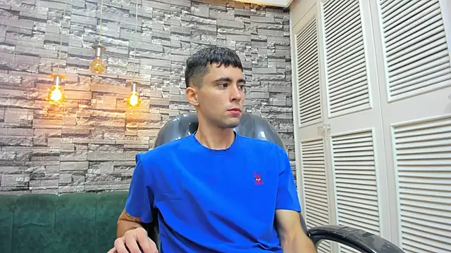 Snapshot of mike_whitee chatting on September 13, 6:36 am mike whitee online show from September 13, 6:36 am