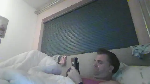 Snapshot of JasperGeil chatting on October 22, 9:29 pm JasperGeil online show from October 22, 9:29 pm