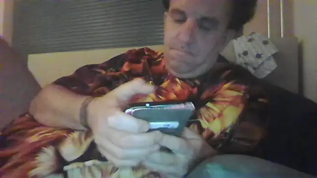 Snapshot of JasperGeil chatting on October 14, 11:01 pm JasperGeil online show from October 14, 11:01 pm