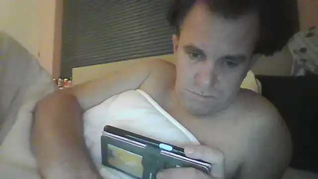 Snapshot of JasperGeil chatting on October 17, 11:09 pm JasperGeil online show from October 17, 11:09 pm