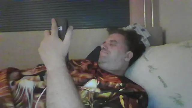 Snapshot of JasperGeil chatting on October 15, 11:01 pm JasperGeil online show from October 15, 11:01 pm