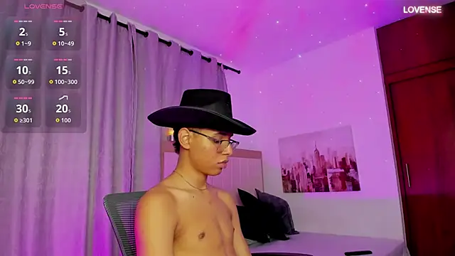Snapshot of tristan_gold chatting on October 12, 2:27 am tristan gold online show from October 12, 2:27 am