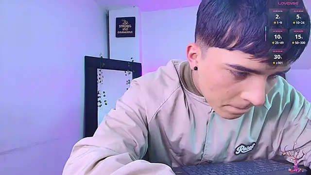 Snapshot of Lucass_love chatting on October 8, 1:48 pm Lucass love online show from October 8, 1:48 pm