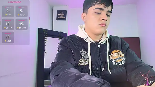 Snapshot of Lucass_love chatting on October 14, 1:29 pm Lucass love online show from October 14, 1:29 pm
