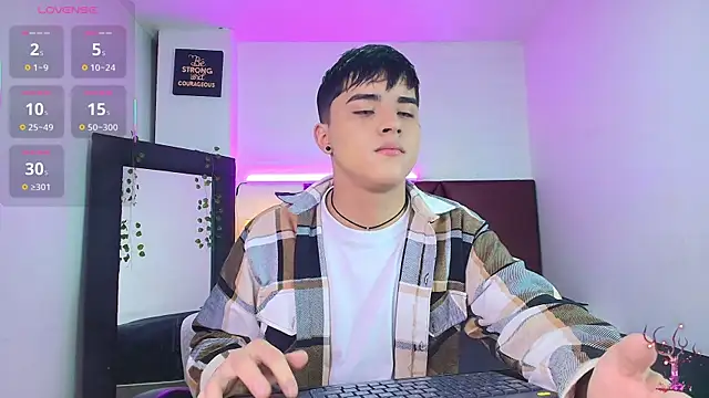 Snapshot of Lucass_love chatting on October 9, 1:49 pm Lucass love online show from October 9, 1:49 pm