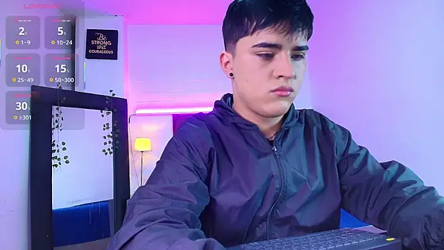Snapshot of Lucass_love chatting on October 7, 1:37 pm Lucass love online show from October 7, 1:37 pm