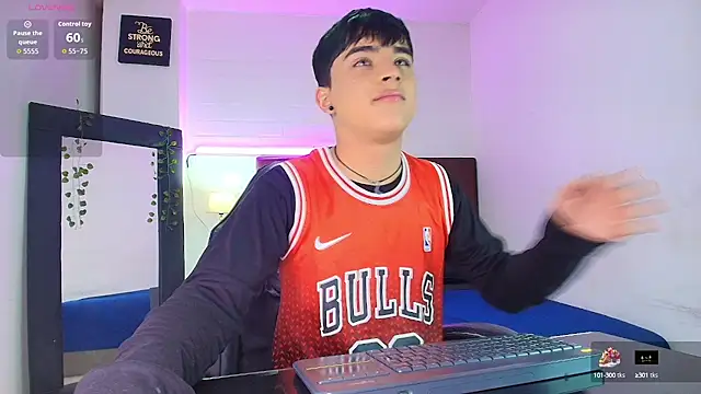 Snapshot of Lucass_love chatting on September 25, 1:32 pm Lucass love online show from September 25, 1:32 pm