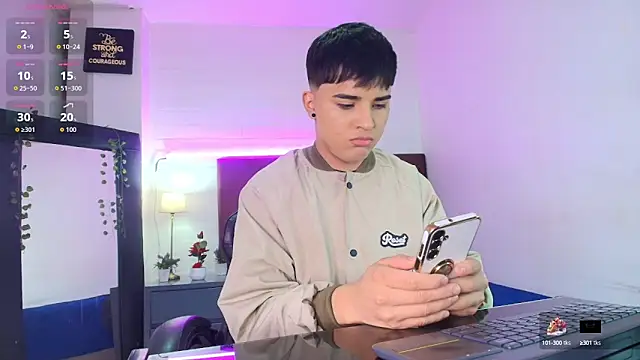 Snapshot of Lucass_love chatting on September 30, 1:25 pm Lucass love online show from September 30, 1:25 pm