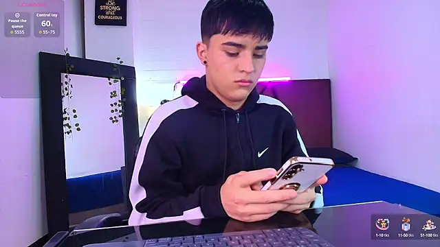 Snapshot of Lucass_love chatting on October 6, 1:27 pm Lucass love online show from October 6, 1:27 pm