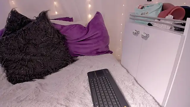 douglaszaens online show from April 11, 1:13 am