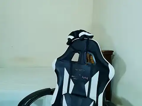 Snapshot of max_love255 chatting on October 19, 3:00 am max love255 online show from October 19, 3:00 am