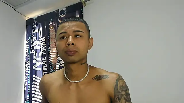 Snapshot of _Logan_Colton_ chatting on October 8, 6:23 pm Logan Colton online show from October 8, 6:23 pm