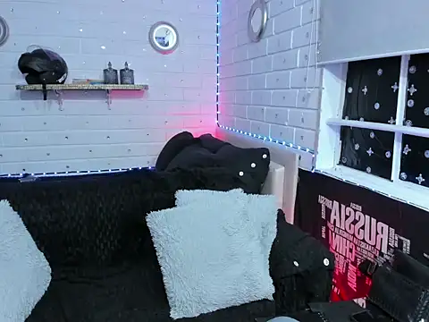 Snapshot of AdanXanders chatting on October 27, 4:37 am AdanXanders online show from October 27, 4:37 am