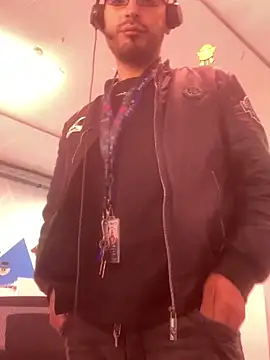 malek xarx  online show from December 1, 3:37 pm