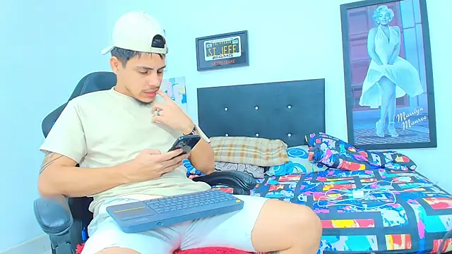 Luke Stone online show from April 25, 9:12 pm