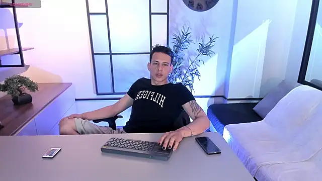 Snapshot of Dustin_Sonne chatting on October 15, 3:47 am Dustin Sonne online show from October 15, 3:47 am
