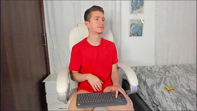 Snapshot of ThiagooJames chatting on October 7, 5:11 am ThiagooJames online show from October 7, 5:11 am